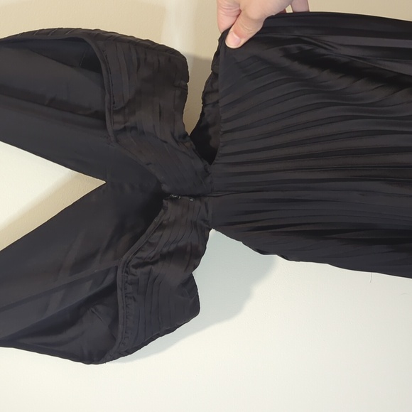 Abercrombie & Fitch Black Pleated Cutout Maxi Dress - Picture 8 of 9